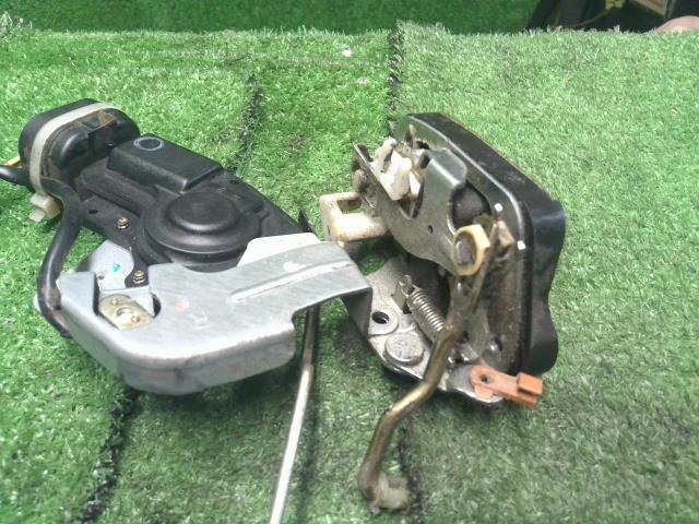 【中古】ハイゼット GD-S210V 右フロントドアロック 69310-97506 自社品番250505 W09
