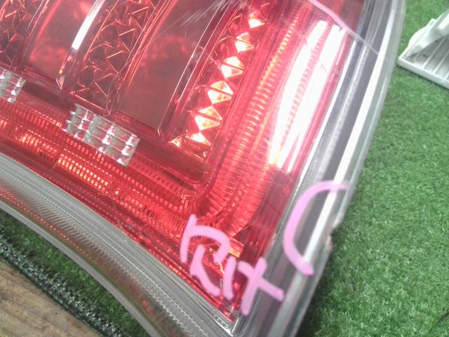 【中古】ステップワゴン DBA-RK1 右テールランプ 33500-SZW-J11 自社品番250507 NH737M