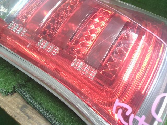 【中古】ステップワゴン DBA-RK1 右テールランプ 33500-SZW-J11 自社品番250507 NH737M