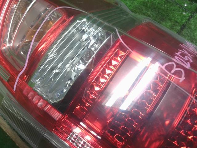 【中古】ステップワゴン DBA-RK1 右テールランプ 33500-SZW-J11 自社品番250507 NH737M