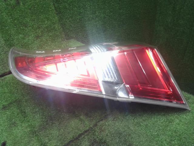 【中古】ステップワゴン DBA-RK1 右テールランプ 33500-SZW-J11 自社品番250507 NH737M