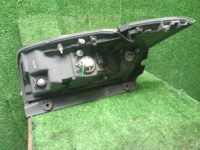 【中古】ステップワゴン DBA-RK1 右テールランプ 33500-SZW-J11 自社品番250507 NH737M