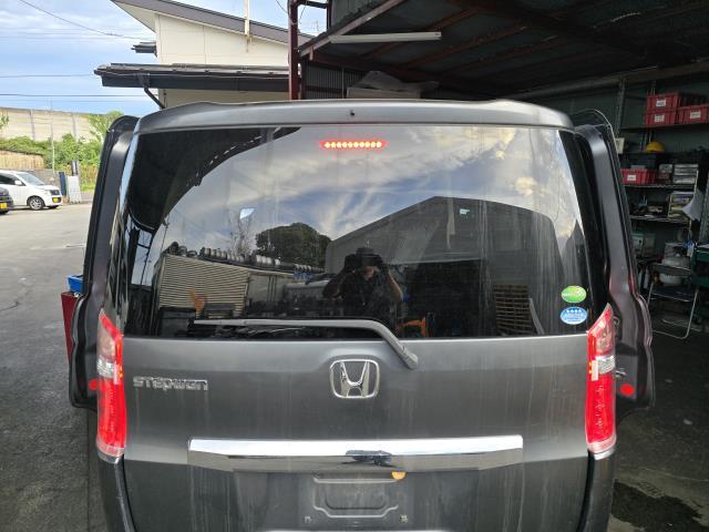 【中古】ステップワゴン DBA-RK1 右テールランプ 33500-SZW-J11 自社品番250507 NH737M