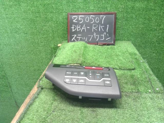 【中古】ステップワゴン DBA-RK1 エアコン AC スイッチパネル 79602-SZX-941ZA 自社品番250507 NH737M