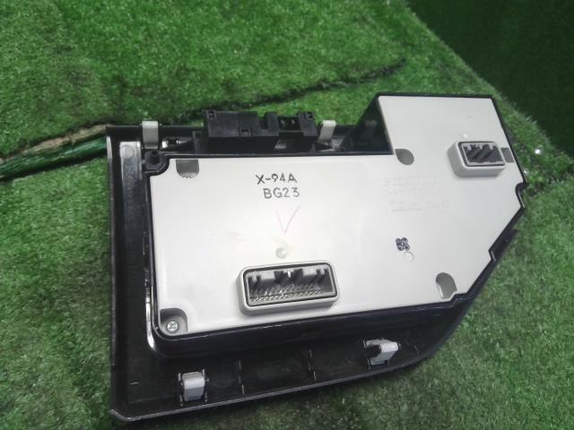 【中古】ステップワゴン DBA-RK1 エアコン AC スイッチパネル 79602-SZX-941ZA 自社品番250507 NH737M