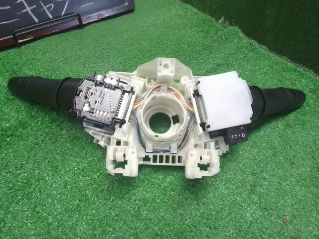 【中古】ミニキャブミーブ ZAB-U67V ディマースイッチ ワイパー　ウインカー　レバー　コンビネーション　スイッチ 8600A826　 自社品番250511 W37