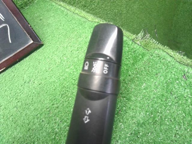 【中古】ミニキャブミーブ ZAB-U67V ディマースイッチ ワイパー　ウインカー　レバー　コンビネーション　スイッチ 8600A826　 自社品番250511 W37