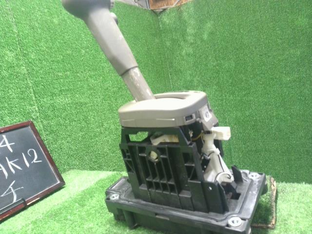 【中古】マーチ DBA-AK12 シフトレバー 34901-CT07D 自社品番250514 C41