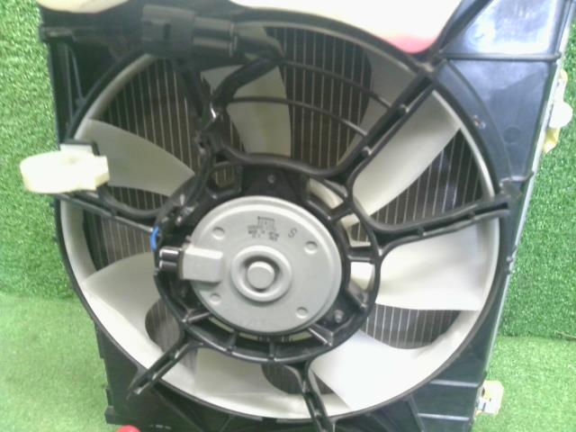 【中古】ムーヴ DBA-LA160S ラジエーター 電動ファン 自社品番250523 S28