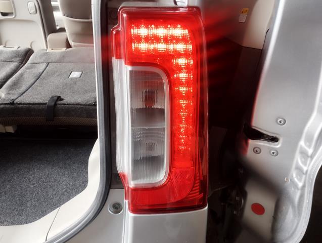 【中古】タント DBA-LA600S 右テールランプ 81551-B2350 自社品番250524 S28
