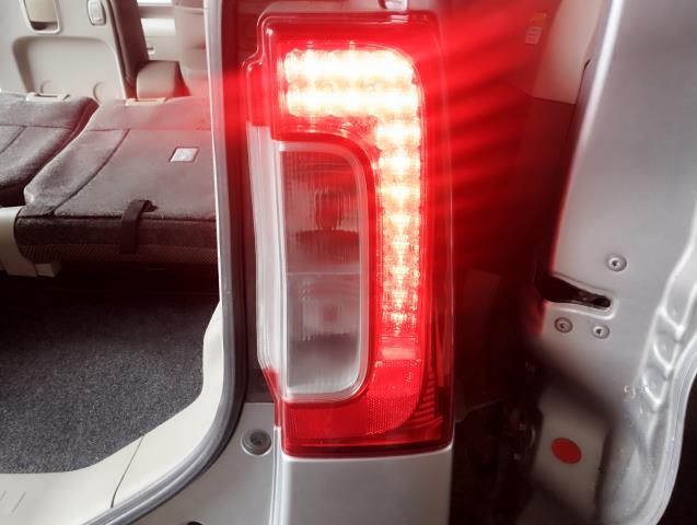 【中古】タント DBA-LA600S 右テールランプ 81551-B2350 自社品番250524 S28