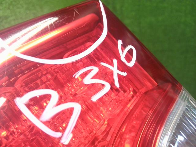 【中古】タント DBA-LA600S 左テールランプ 81561-B2350 自社品番250524 S28