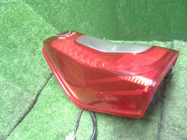 【中古】タント DBA-LA600S 左テールランプ 81561-B2350 自社品番250524 S28