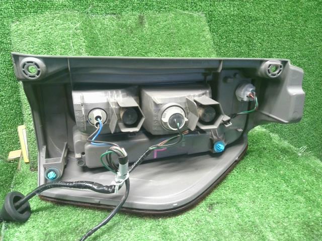 【中古】タント DBA-LA600S 左テールランプ 81561-B2350 自社品番250524 S28