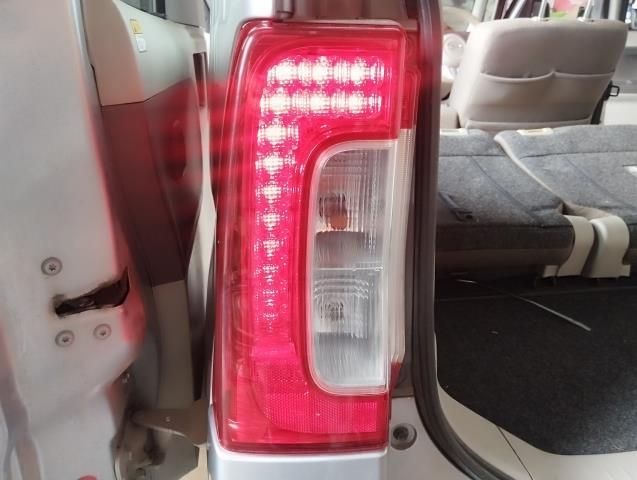 【中古】タント DBA-LA600S 左テールランプ 81561-B2350 自社品番250524 S28