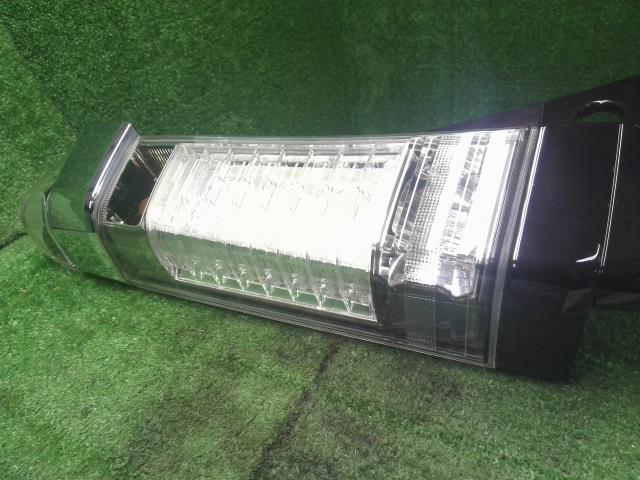 【中古】Ｎ－ＢＯＸ DBA-JF2 左テールランプ 33551-TY0-J51 自社品番250526 NH850