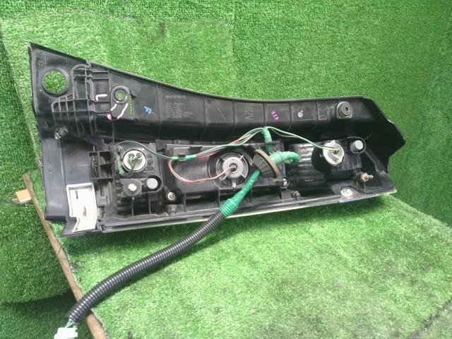 【中古】Ｎ－ＢＯＸ DBA-JF2 左テールランプ 33551-TY0-J51 自社品番250526 NH850
