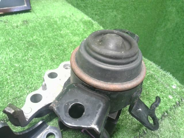 【中古】ムーヴコンテ DBA-L585S エンジンマウント 12306-B2031 自社品番250527 B69