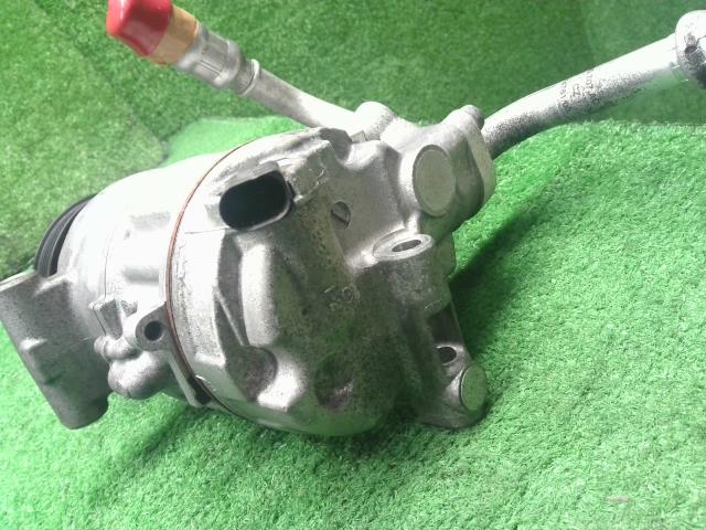 【中古】アウディ A4 DBA-8KCDN Ａ／Ｃコンプレッサー  自社品番250541