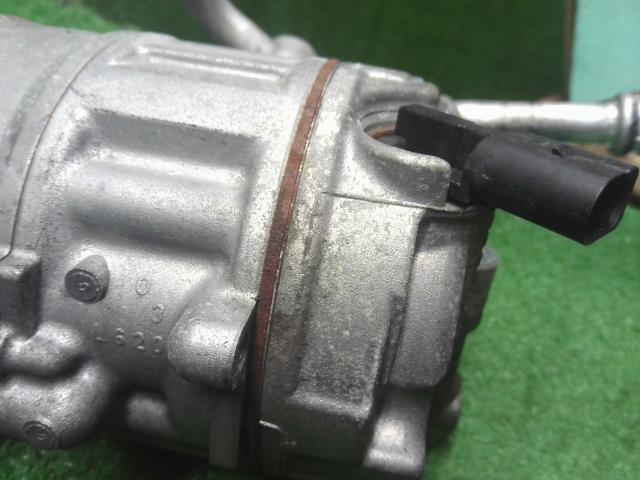 【中古】アウディ A4 DBA-8KCDN Ａ／Ｃコンプレッサー  自社品番250541