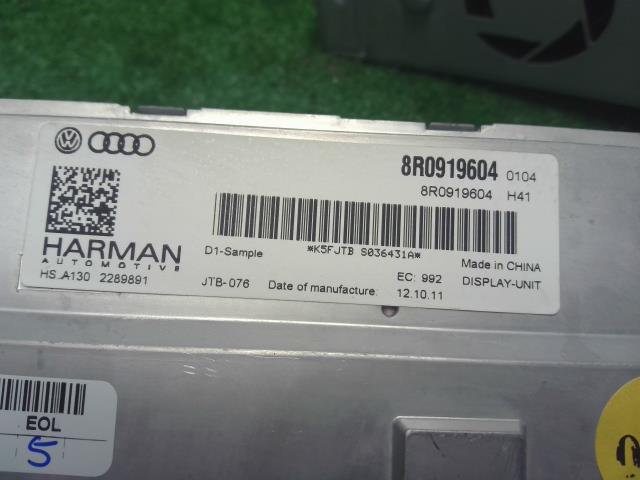 【中古】アウディ A4 DBA-8KCDN カーナビゲーション  自社品番250541