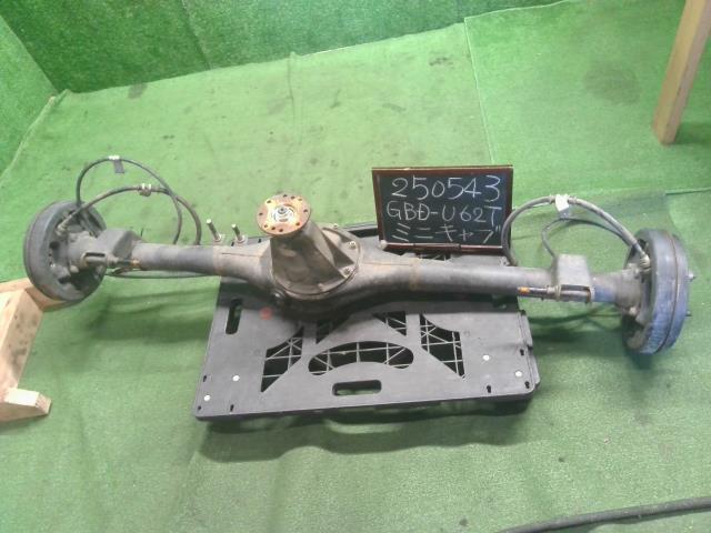 【中古】ミニキャブ GBD-U62T リアアクスル デフホーシング　3711A219 自社品番250543 W37