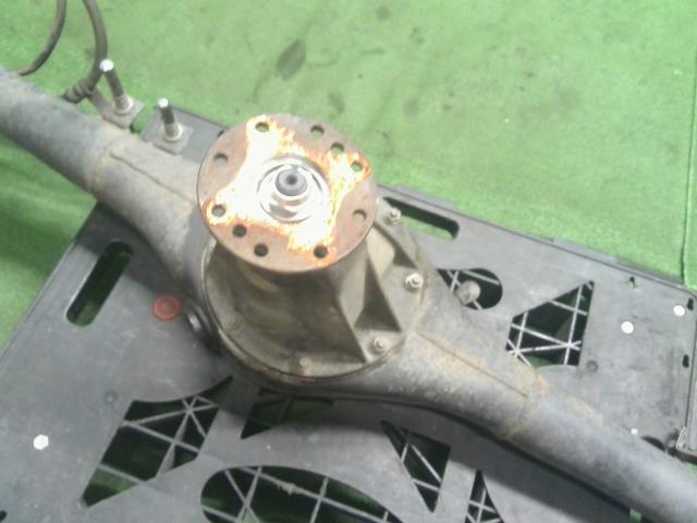 【中古】ミニキャブ GBD-U62T リアアクスル デフホーシング　3711A219 自社品番250543 W37