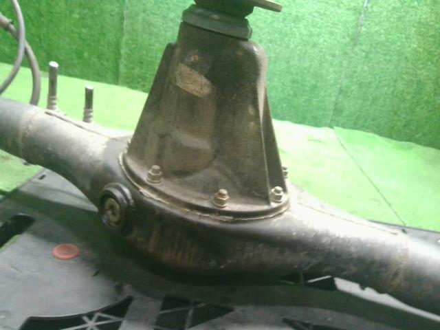 【中古】ミニキャブ GBD-U62T リアアクスル デフホーシング　3711A219 自社品番250543 W37