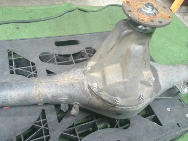 【中古】ミニキャブ GBD-U62T リアアクスル デフホーシング　3711A219 自社品番250543 W37