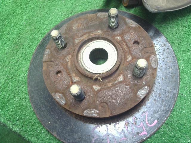 【中古】ミニキャブ GBD-U62T 右フロント　ナックル　ハブ　 MR353693 自社品番250543 W37