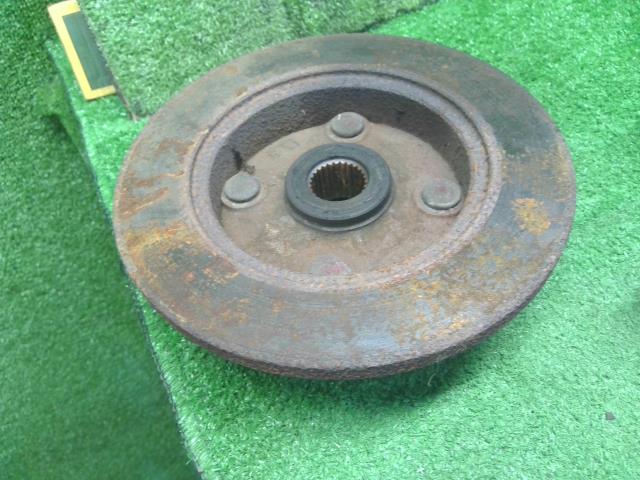 【中古】ミニキャブ GBD-U62T 右フロント　ナックル　ハブ　 MR353693 自社品番250543 W37