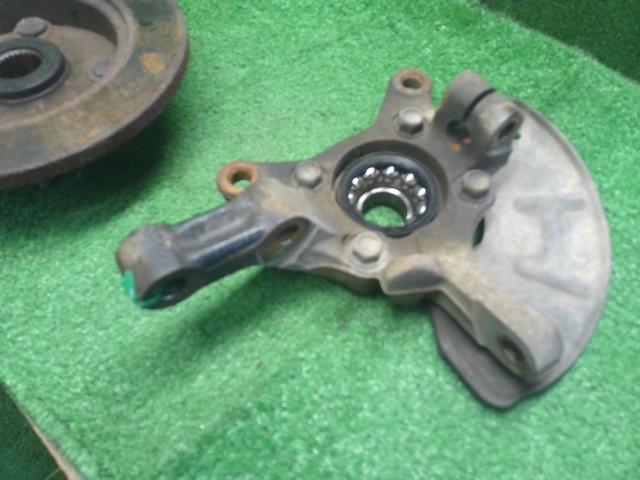 【中古】ミニキャブ GBD-U62T 右フロント　ナックル　ハブ　 MR353693 自社品番250543 W37