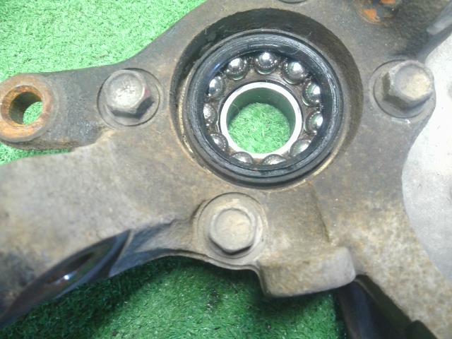 【中古】ミニキャブ GBD-U62T 右フロント　ナックル　ハブ　 MR353693 自社品番250543 W37