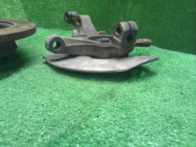 【中古】ミニキャブ GBD-U62T 右フロント　ナックル　ハブ　 MR353693 自社品番250543 W37