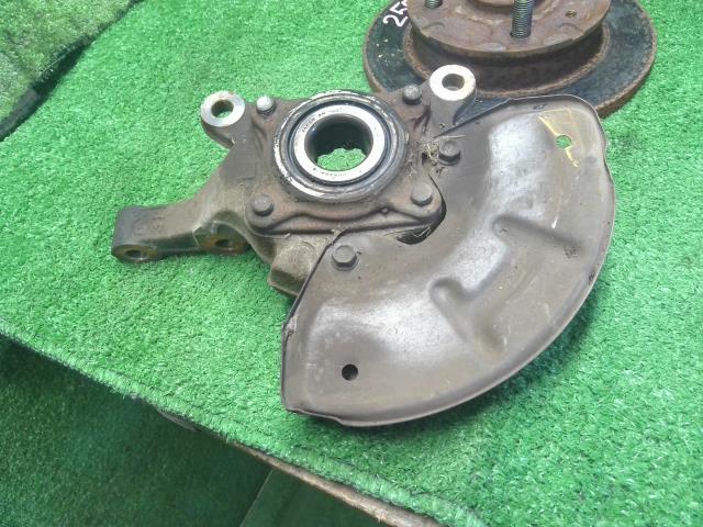 【中古】ミニキャブ GBD-U62T 左フロント　ナックル　ハブ　MR353692 自社品番250543 W37