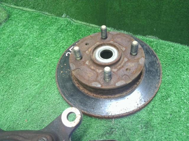 【中古】ミニキャブ GBD-U62T 左フロント　ナックル　ハブ　MR353692 自社品番250543 W37