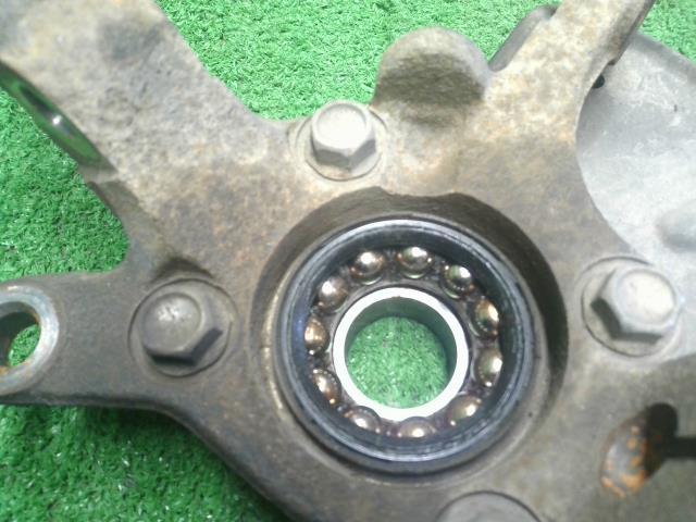 【中古】ミニキャブ GBD-U62T 左フロント　ナックル　ハブ　MR353692 自社品番250543 W37