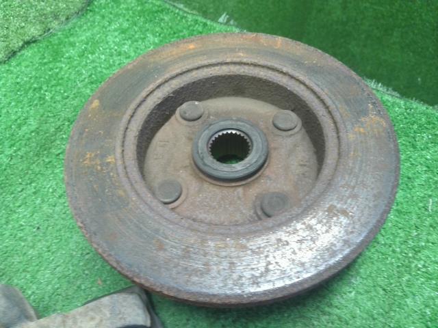 【中古】ミニキャブ GBD-U62T 左フロント　ナックル　ハブ　MR353692 自社品番250543 W37