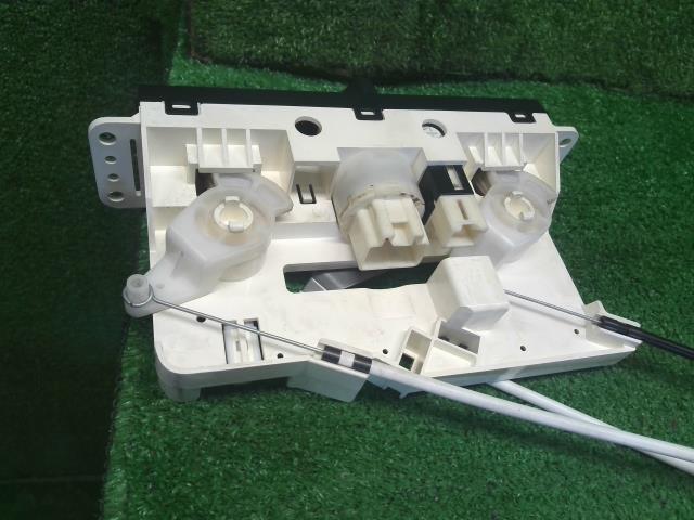 【中古】ミニキャブ GBD-U62T エアコン　スイッチ　Ａ／Ｃスイッチパネル 7820A253 自社品番250543 W37