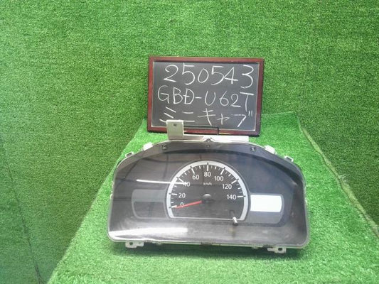 【中古】ミニキャブ GBD-U62T スピードメーター 8100B926 自社品番250543 W37
