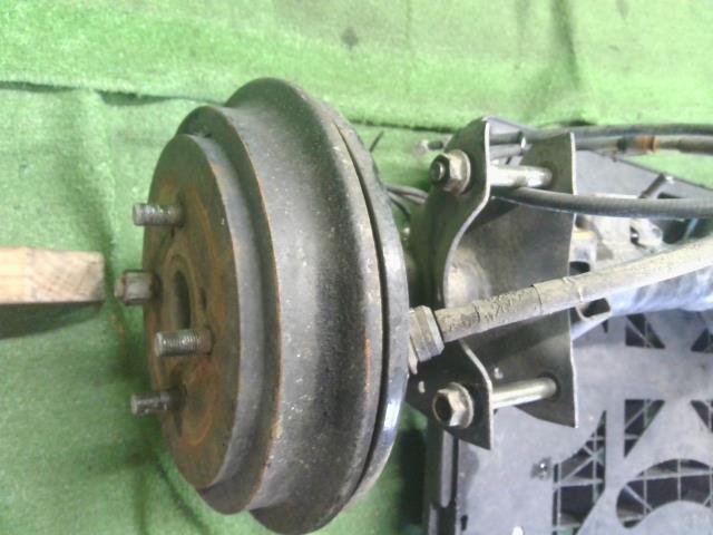 【中古】エブリィ TE-DA62V リアアクスルホーシング　デフホーシング 46510-61HB1 自社品番250545