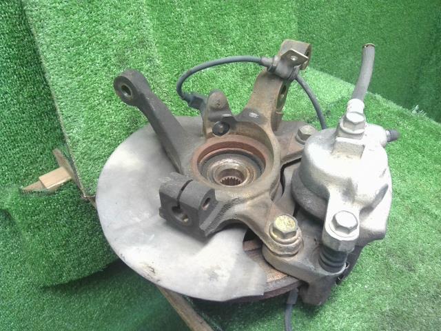 【中古】アルト LA-HA23S 左フロントナックルハブ　助手席側 45150-76810 自社品番250547 ZA4