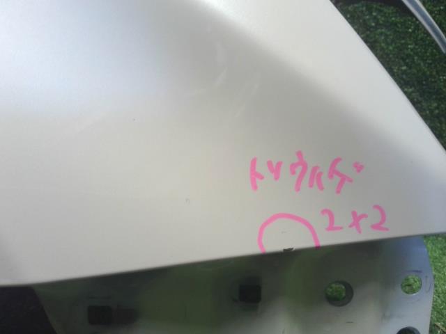 【中古】プリウス DAA-ZVW30 右フロントフェンダー　運転席側 53801-47050 自社品番250554 070