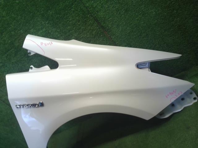 【中古】プリウス DAA-ZVW30 右フロントフェンダー　運転席側 53801-47050 自社品番250554 070