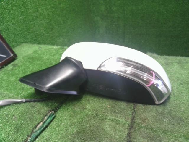 【中古】プリウス DAA-ZVW30 左ドアミラー　サイドミラー　助手席側 87910-47140 自社品番250554 070