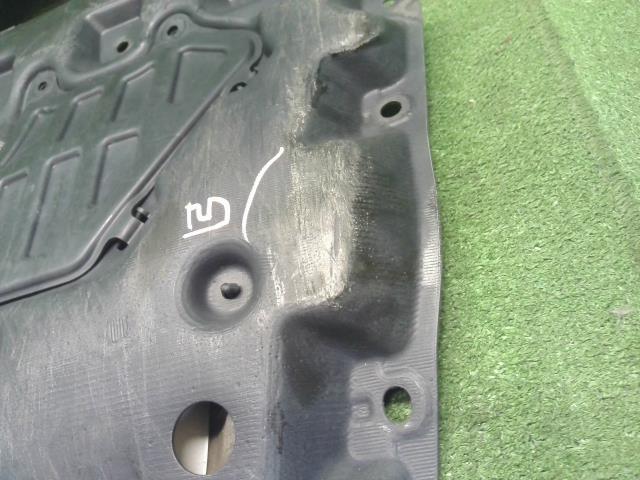 【中古】プリウス DAA-ZVW30 エンジンアンダーカバー 51410-12101 自社品番250554 070