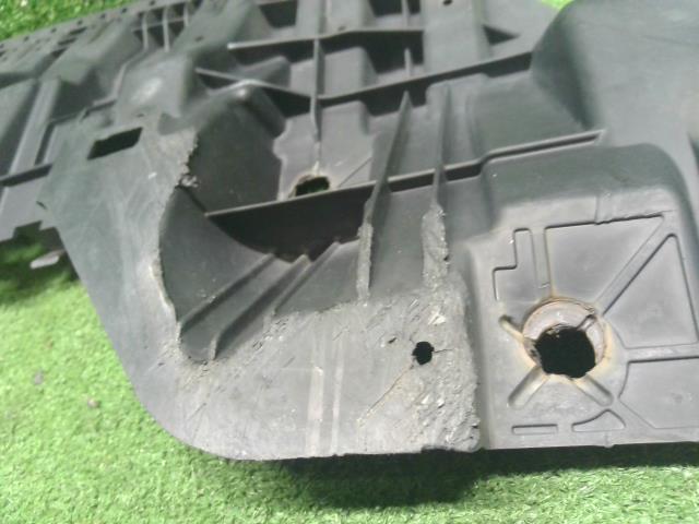 【中古】プリウス DAA-ZVW30 エンジンアンダーカバー 51410-12101 自社品番250554 070