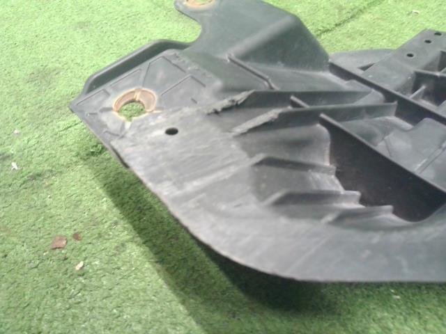 【中古】プリウス DAA-ZVW30 エンジンアンダーカバー 51410-12101 自社品番250554 070