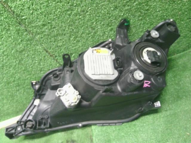 【中古】カローラフィールダー DBA-NZE164G 右ヘッドランプ　ライト　運転席側　81145-12J10 自社品番250561 1F7