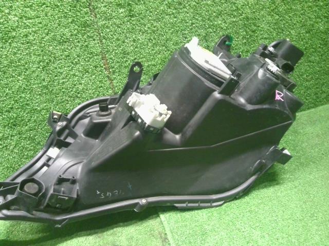 【中古】カローラフィールダー DBA-NZE164G 右ヘッドランプ　ライト　運転席側　81145-12J10 自社品番250561 1F7